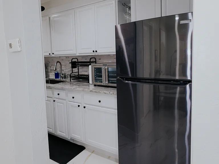 Full Kitchen.