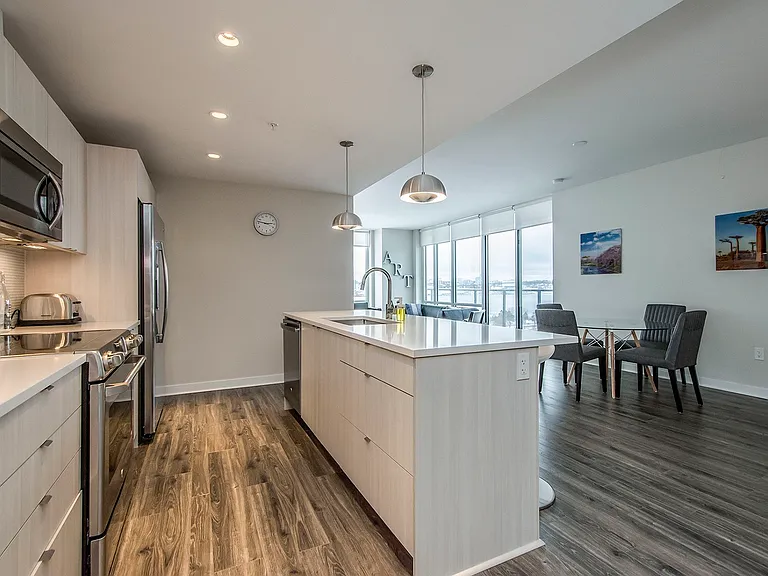 49 Kings Wharf Pl — Photo 1