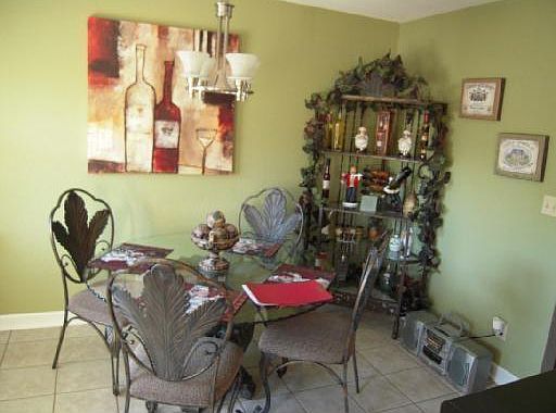 4th image of 102 Lynne Therese Cres