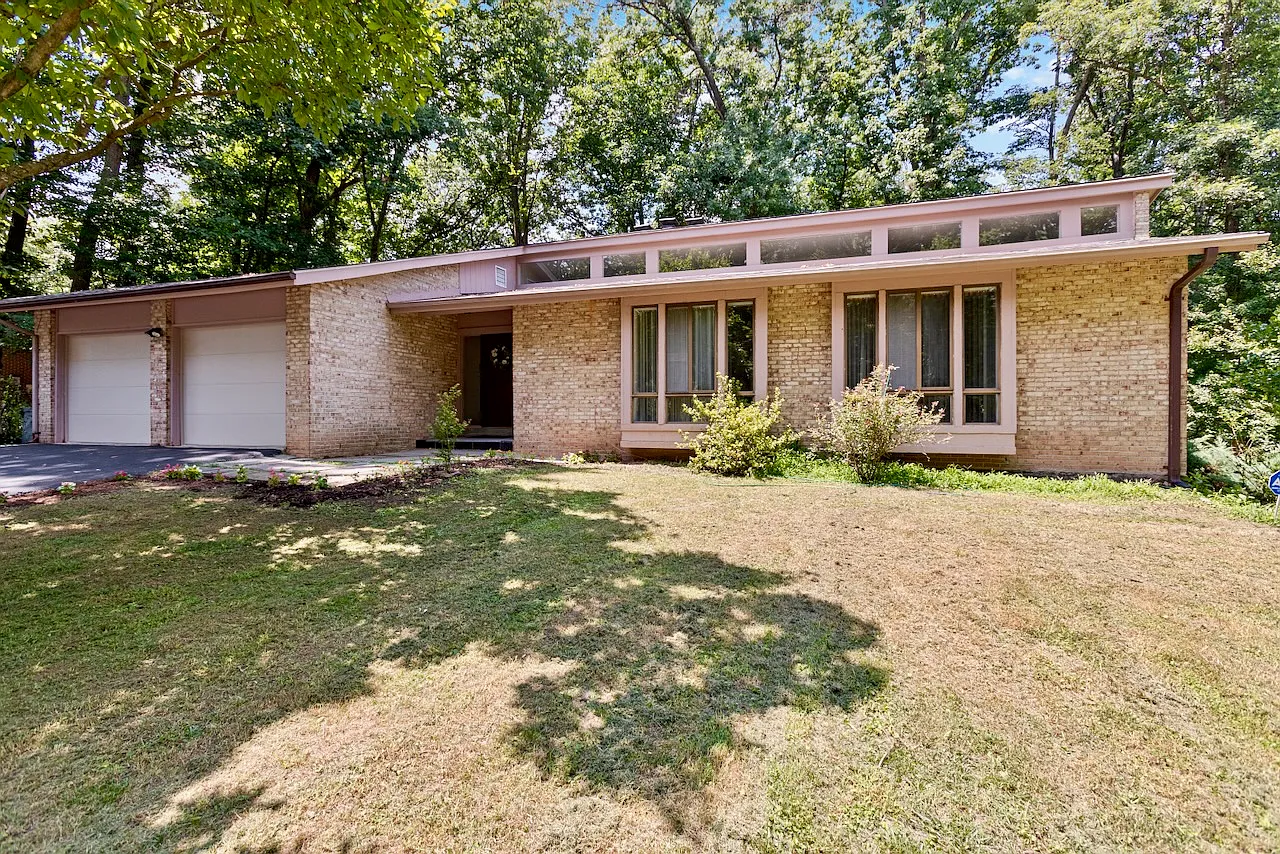 5 bed, 2070 sqft, $4,850 — Photo 1