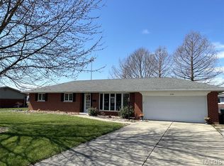 1059 N Cherry St, Breese, IL