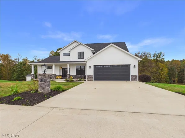233 Apple Hill Ln, Parkersburg, WV 26104