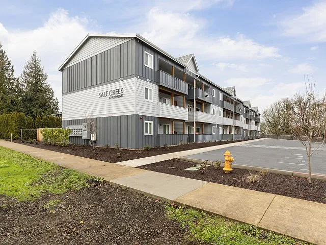 108 N Trade St — Photo 13