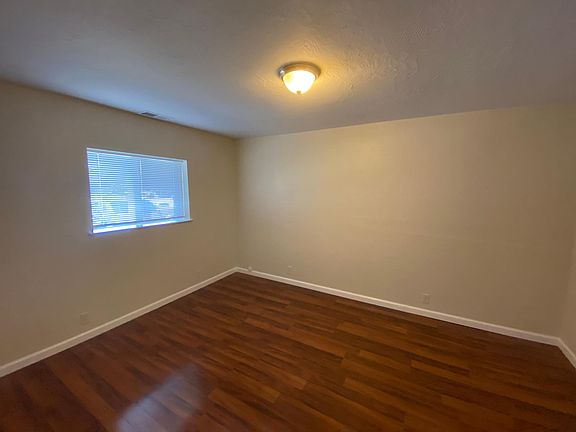 5th image of 122 Buckeye St
