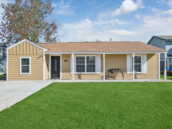 1900 Oregon St, Baytown, TX 77520