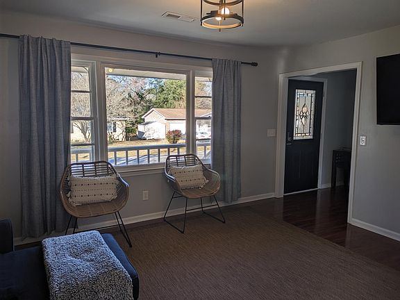 3rd image of 212 Cardinal Dr
