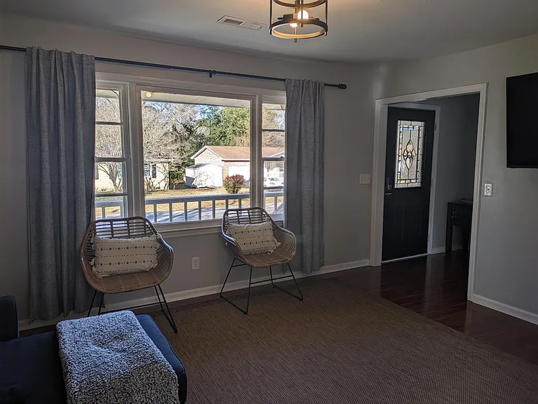 212 Cardinal Dr — Photo 3