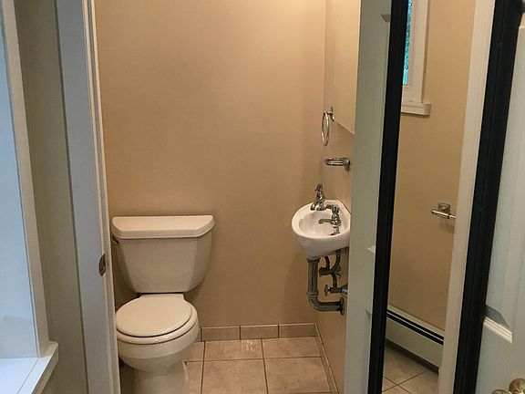 5th image of 299 Lake Dr APT 1