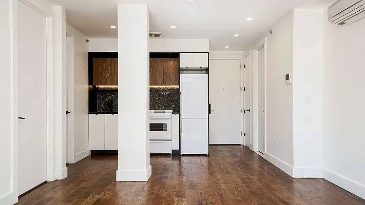 Rented by Nooklyn NYC LLC | media 113