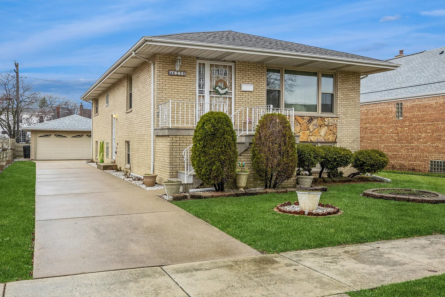 4230 Prairie Ave photo 1