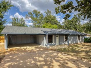 130 Hillcrest Dr, Palestine, TX 75801