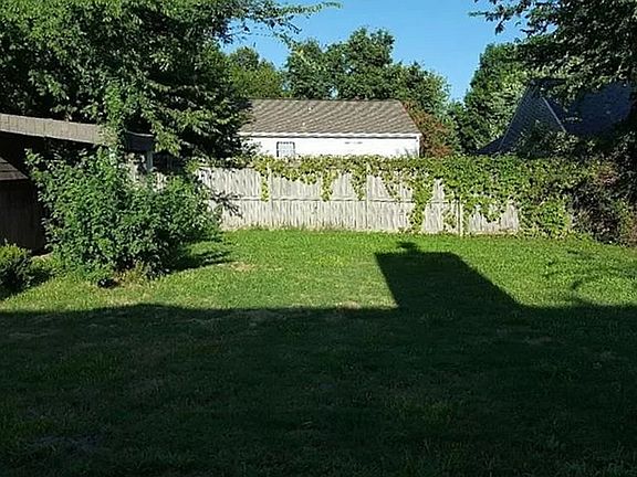 2nd image of 1474 N Timberline Dr