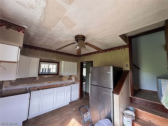 3rd image of 2058 Salineville Rd SE
