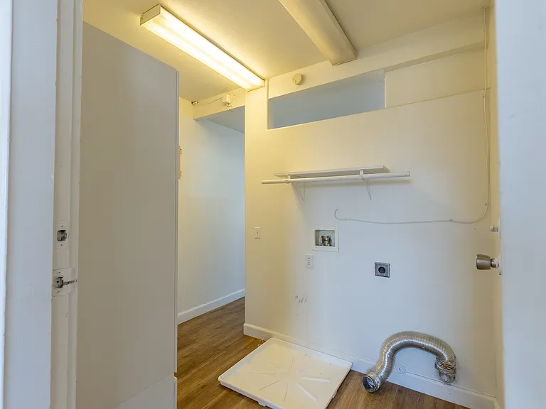 310 S D St — Photo 24