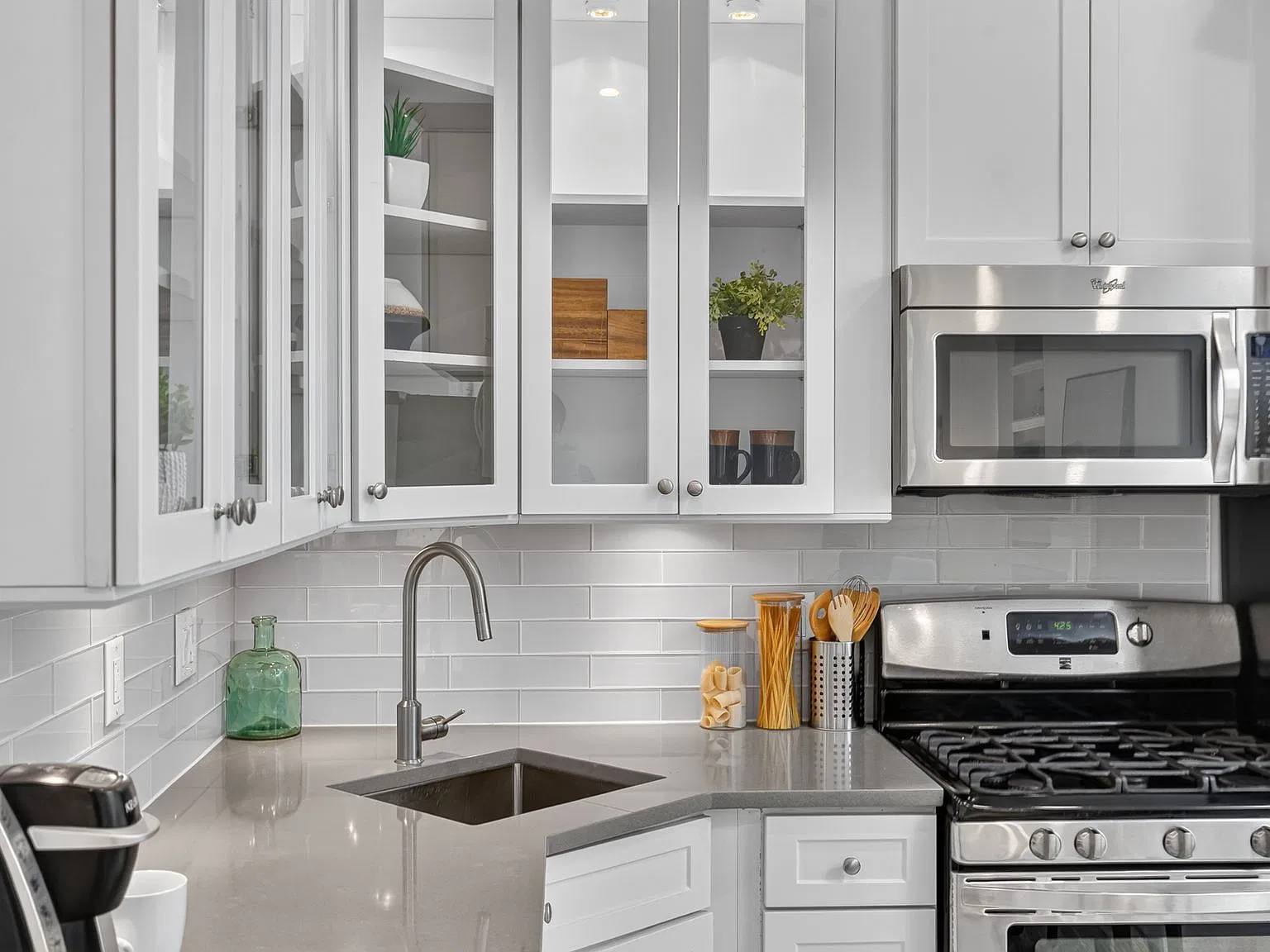 2 bed, 1023 sqft, $4,900 — Photo 3