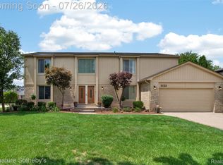 5133 Allison Dr, Troy, MI 48085