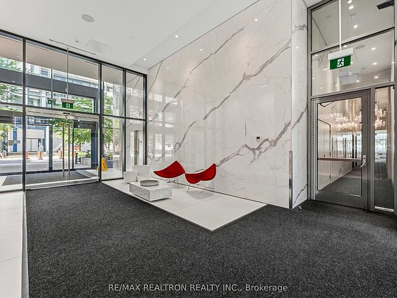 5th image of 185 Roehampton Ave #510