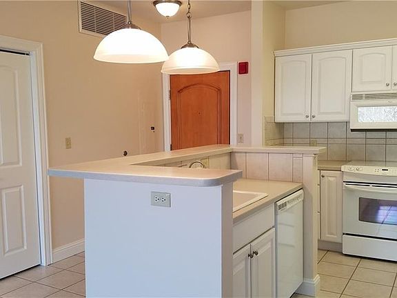 4th image of 1 Highlands Crossing Dr APT 211
