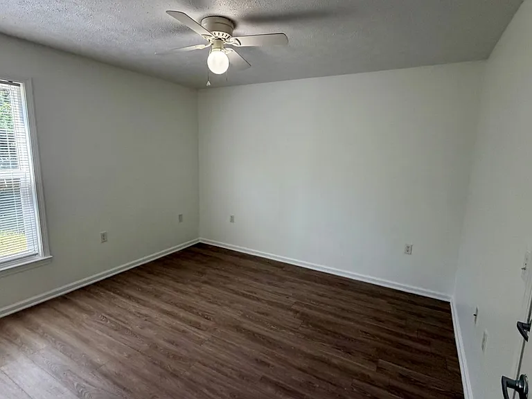 9127 Laird St — Photo 14