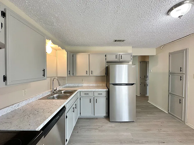 4807 Rainbow Cir — Photo 11