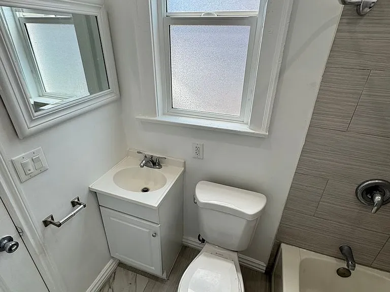 244 S Alexandria Ave — Photo 22