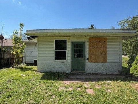 3rd image of 2204 N Flora Ave