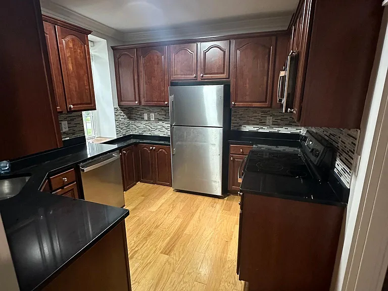 7254 Lindell Blvd — Photo 5