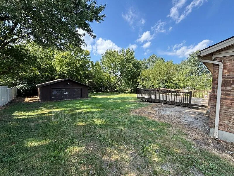 3 bed, 2.0 bath, 962 sqft, $1,795 — Photo 3