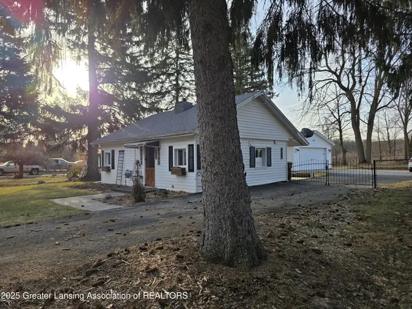 912 E Webb Dr, Dewitt, MI 48820