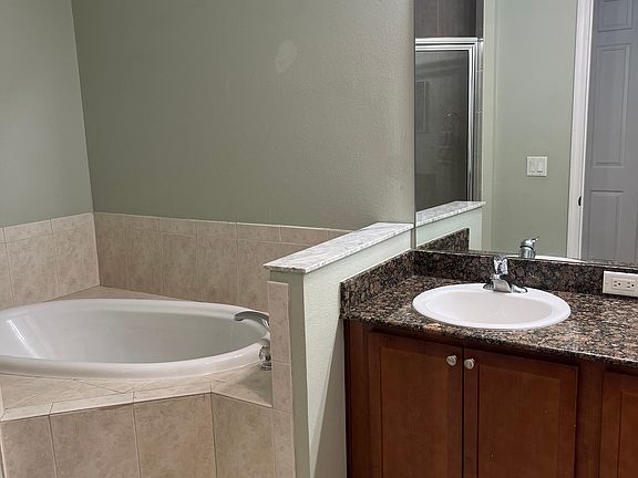 4th image of 320 34th Ave N #1