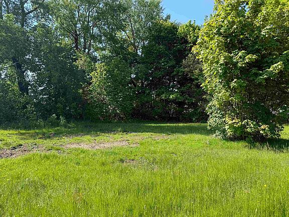 3rd image of 8 Newton Ave
