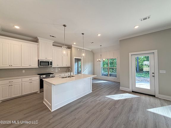 3rd image of 218 New Haven Ln