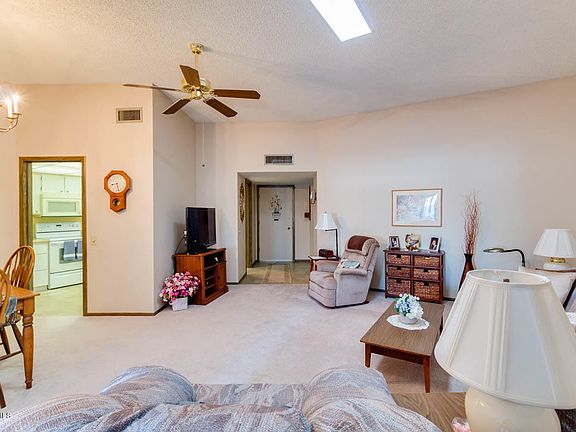 3rd image of 10532 W Palmeras Dr