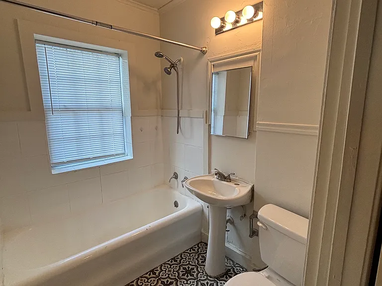 807 N Columbia Pl — Photo 10