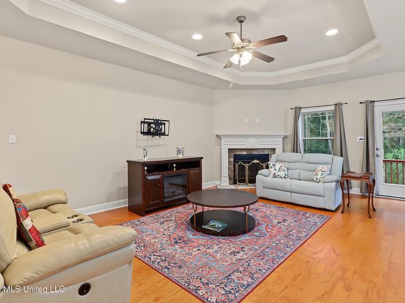 3rd image of 522 Dynsmore Pl