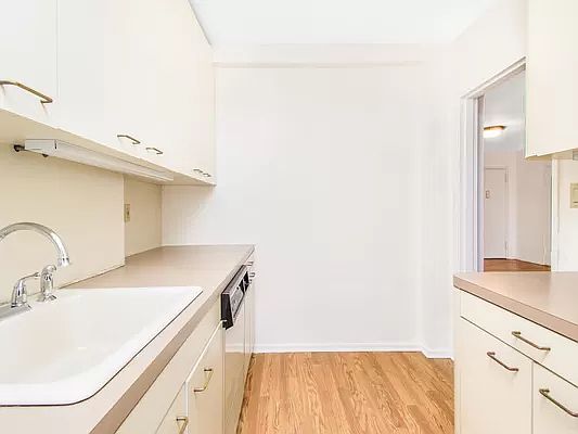 2nd image of 3530 Henry Hudson Pkwy APT 7J