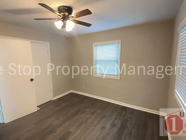 5714 NE 49th St — Photo 12