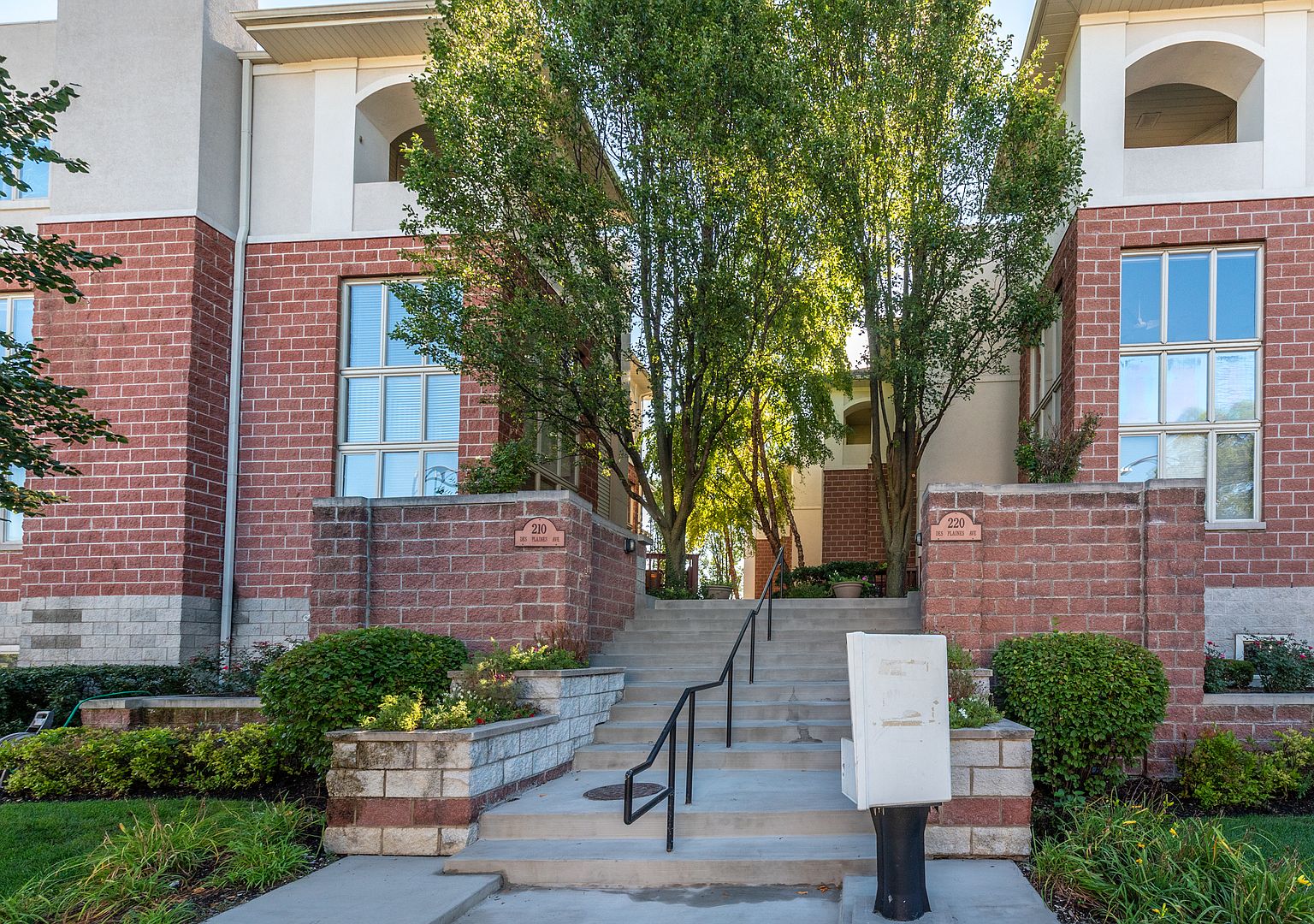 210 Des Plaines Ave UNIT E, Forest Park, IL 60130 Zillow