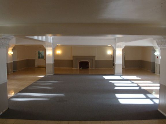 2nd image of 4509 N Malden St APT 1A