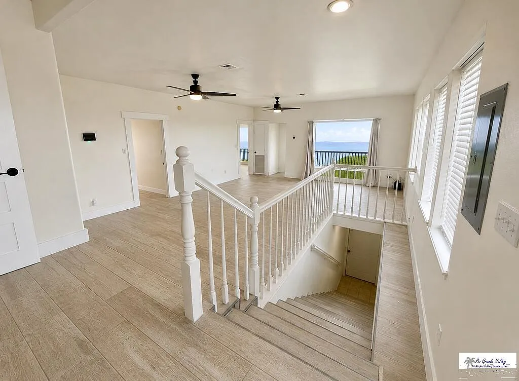 3 bed, 1.0 bath, 2200 sqft, $2,500 — Photo 3