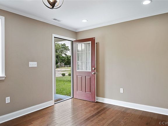 4th image of 3912 W Chatham Dr