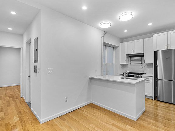 4th image of 82 Wadsworth Ave APT 2