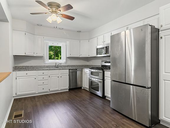 5th image of 836 N Fernandez Ave