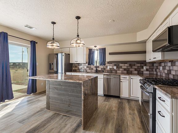 4th image of 10 Adams Rd