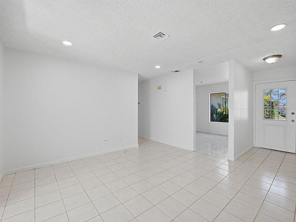 5th image of 155 Fireside St