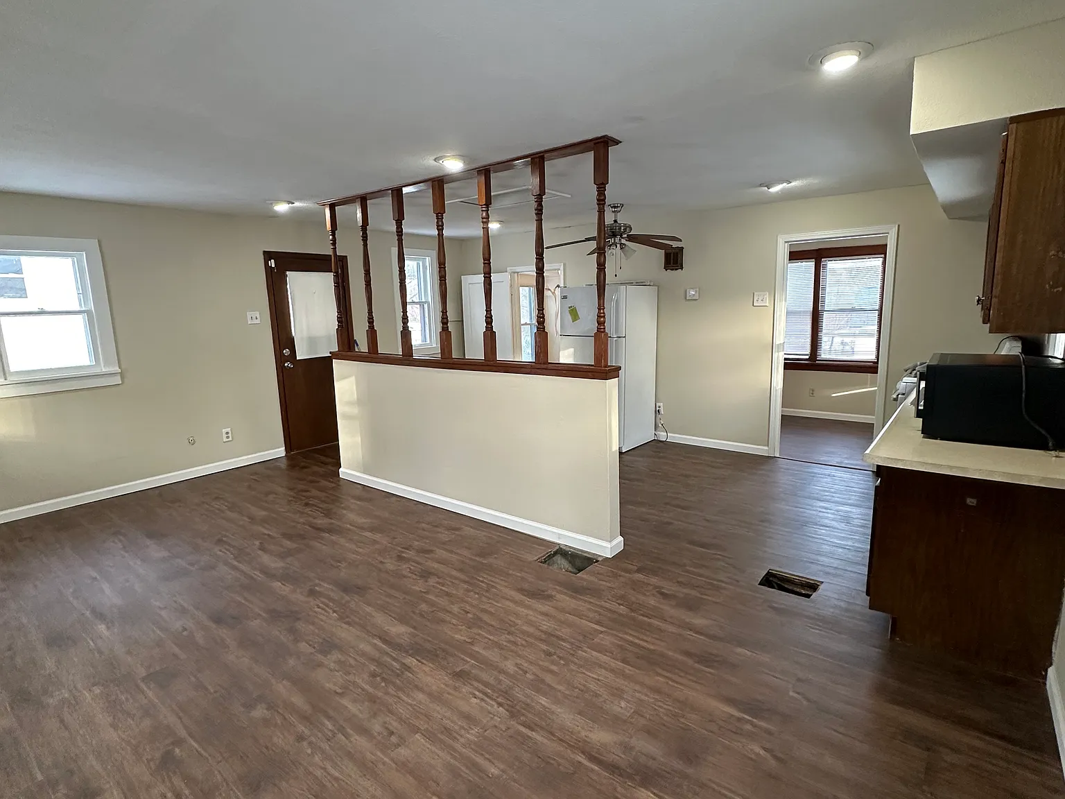 330 Harris Ln — Photo 2