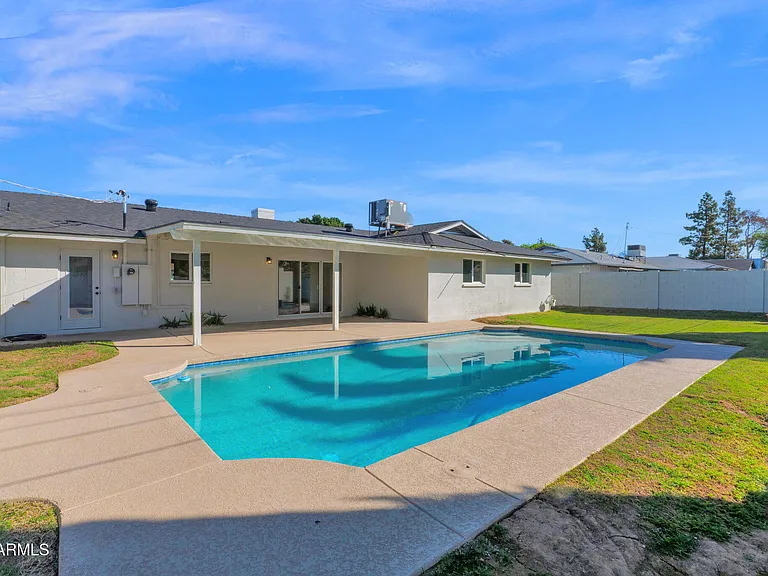 501 W Seldon Ln — Photo 40