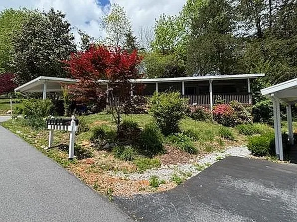201 Country Woods Dr, Franklin, NC 28734