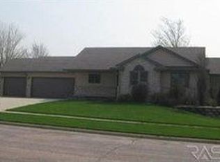 704 Westview Dr, Dell Rapids, SD 57022