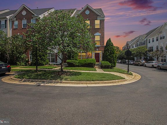 3rd image of 100 Meadows Ln